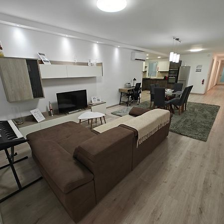 Modern Apartment With Large Outdoor Area - Sleeps 7, Close To Malta International Airport Luqa Luaran gambar
