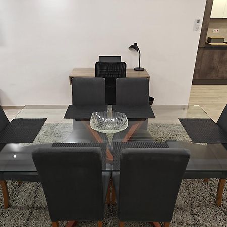 Modern Apartment With Large Outdoor Area - Sleeps 7, Close To Malta International Airport Luqa Luaran gambar