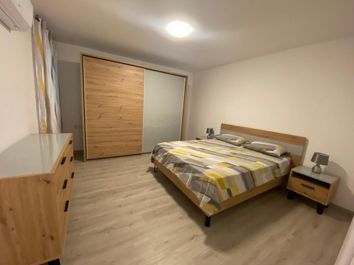 Modern Apartment With Large Outdoor Area - Sleeps 7, Close To Malta International Airport Luqa Luaran gambar